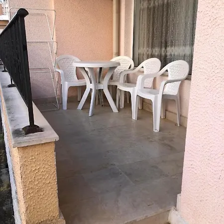 Апартамент One Bedroom In Sunlight *